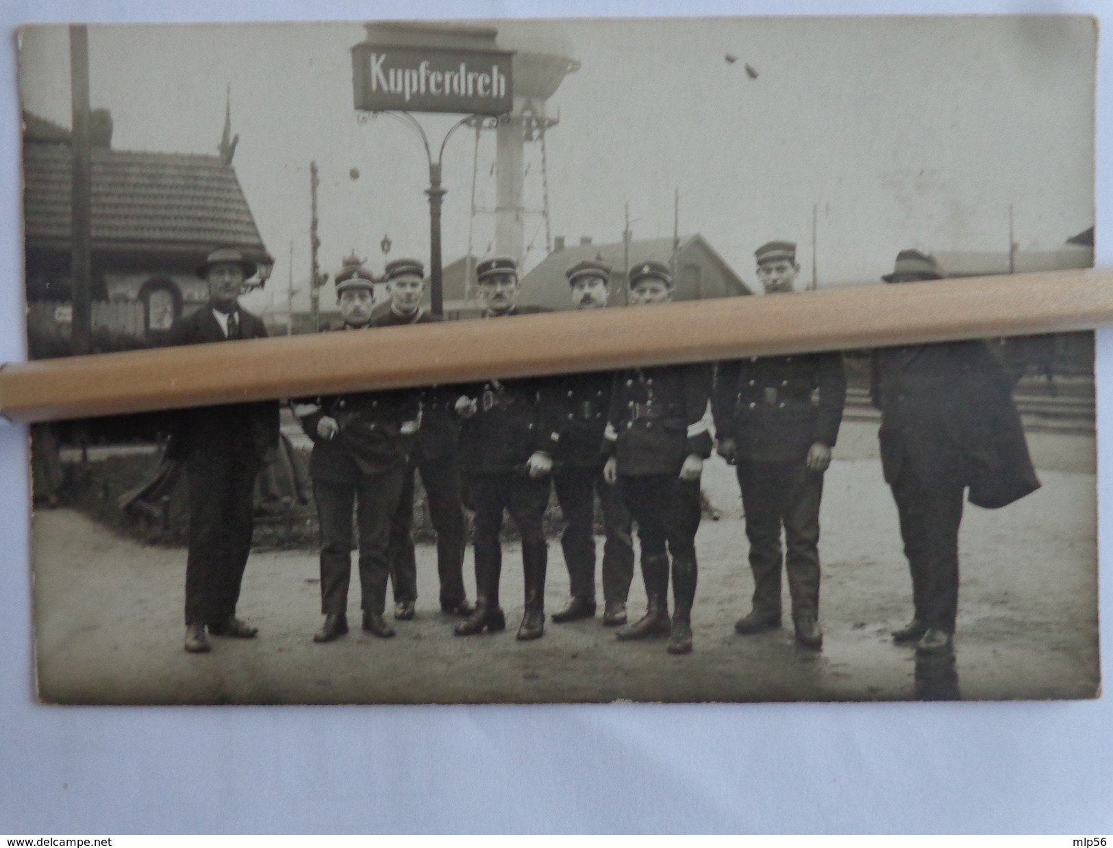 KUPFERDREH LA GARE  POLICES GROUPE DE MILITAIRES CARTE PHOTO - Autres & Non Classés