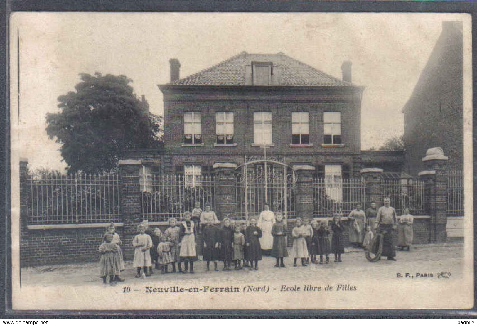 Carte Postale 59. Neuville-en-Ferrain  Ecole Libre De Filles  Trés Beau Plan - Autres & Non Classés