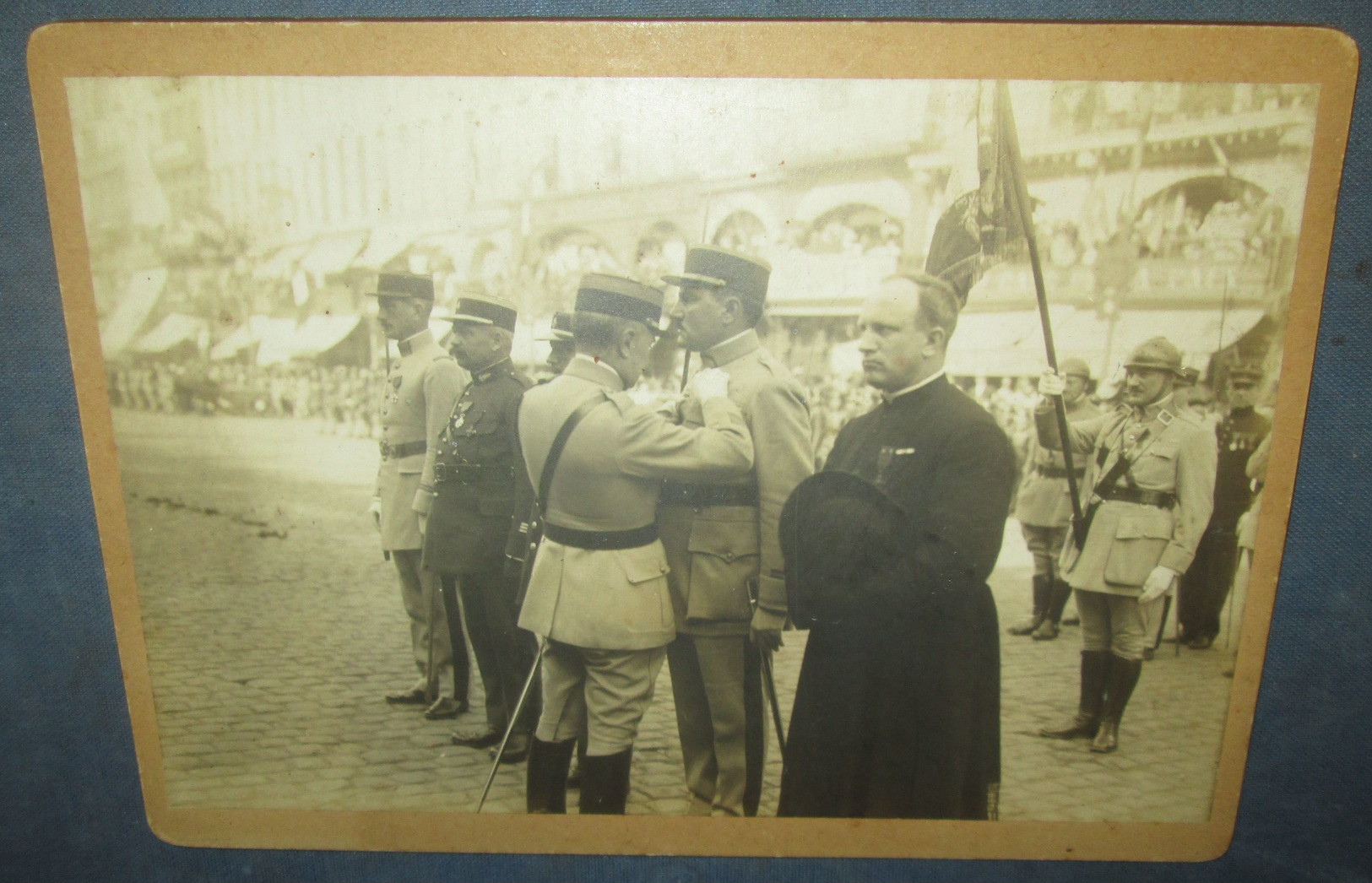 Photo Originale Remise De Decorations 1°R.I Cambrai - Documenti