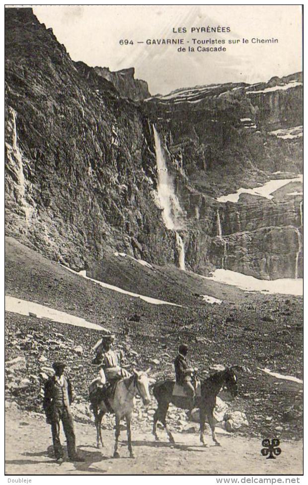 D65  GAVARNIE  Touristes Sur Le Chemin De La Cascade   ..... - Autres & Non Classés