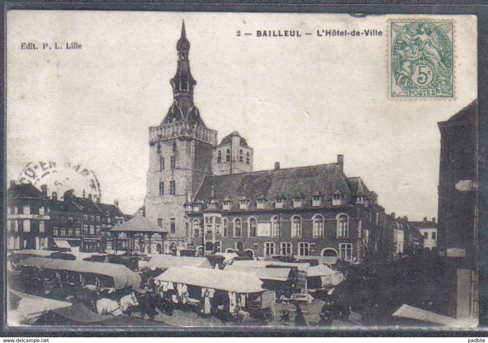 Carte Postale 59. Bailleul Jour De Marché Et L'hotel De Ville Trés Beau Plan - Other & Unclassified