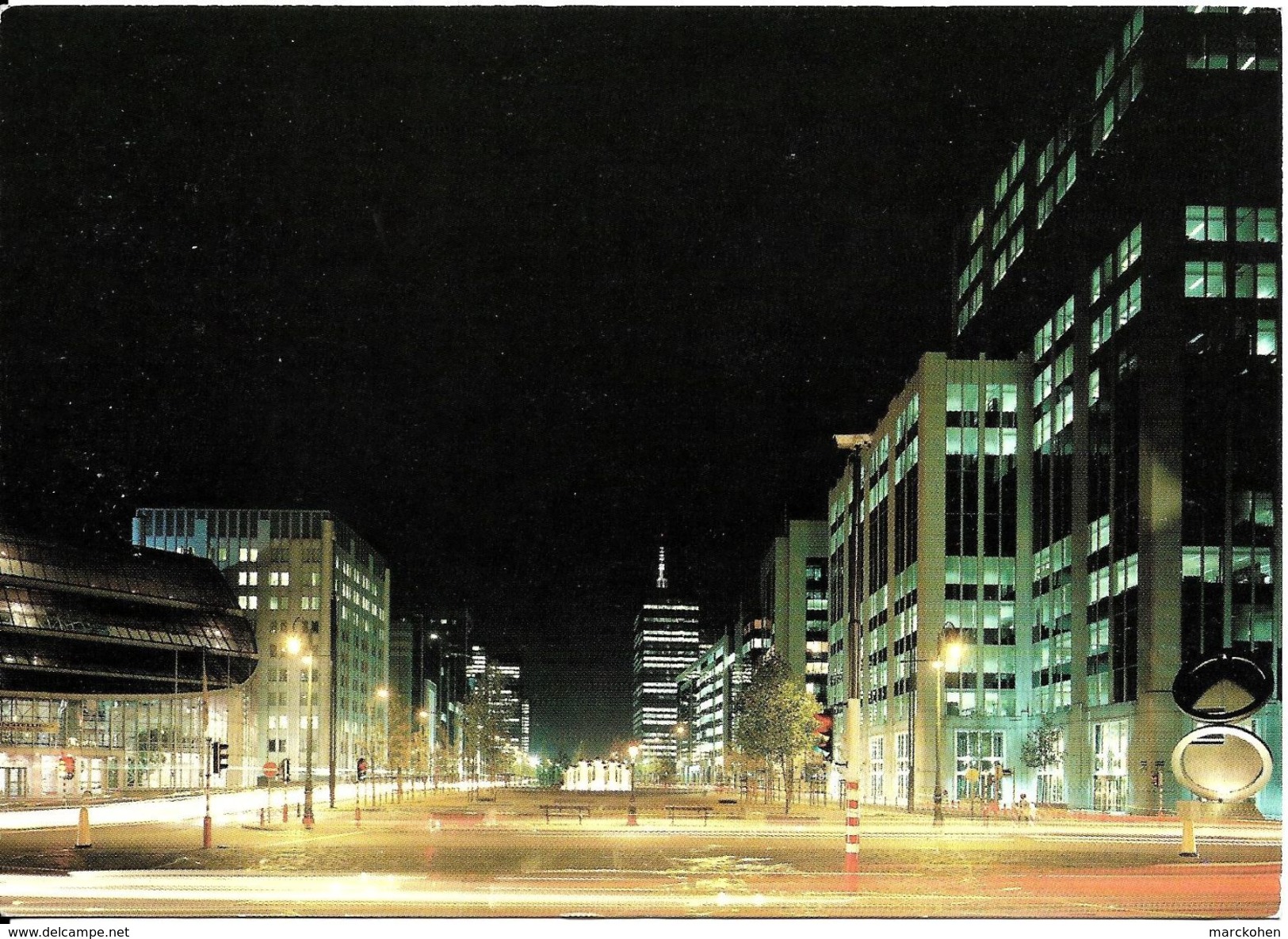 BRUXELLES (1000) : Vue Nocturne Du Parlement Flamand Et Du WTC, Au Croisement Des Bvd Simon Bolivar Et Roi Albert II. - Brussels By Night