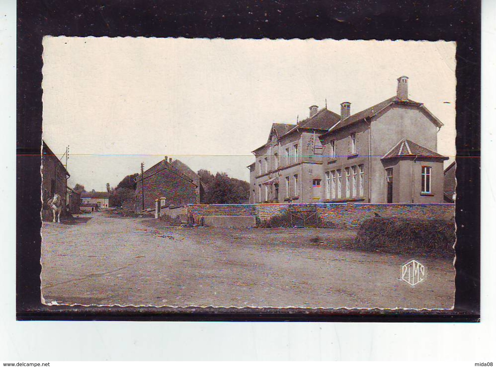 08. MARGNY . GROUPE SCOLAIRE ET MAIRIE . Editeur MAURY SEDAN - Autres & Non Classés