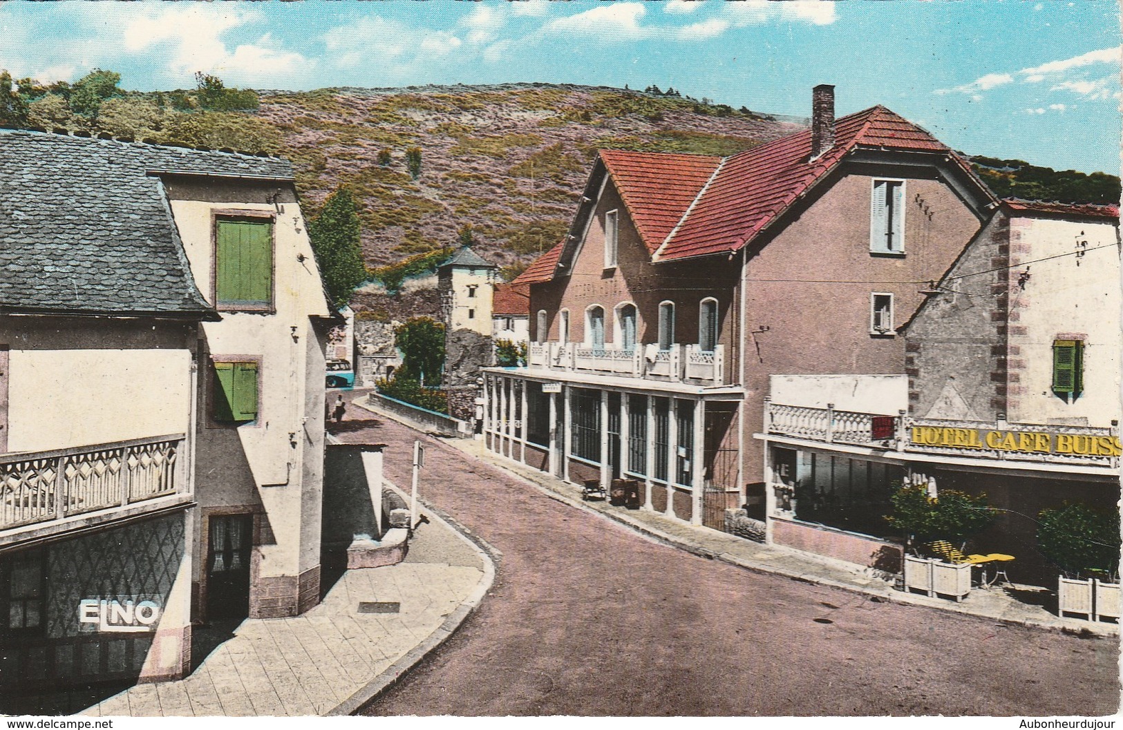 BAGNOLS LES BAINS Place Du Pont Et Ses Deux Hotels 460E - Autres & Non Classés