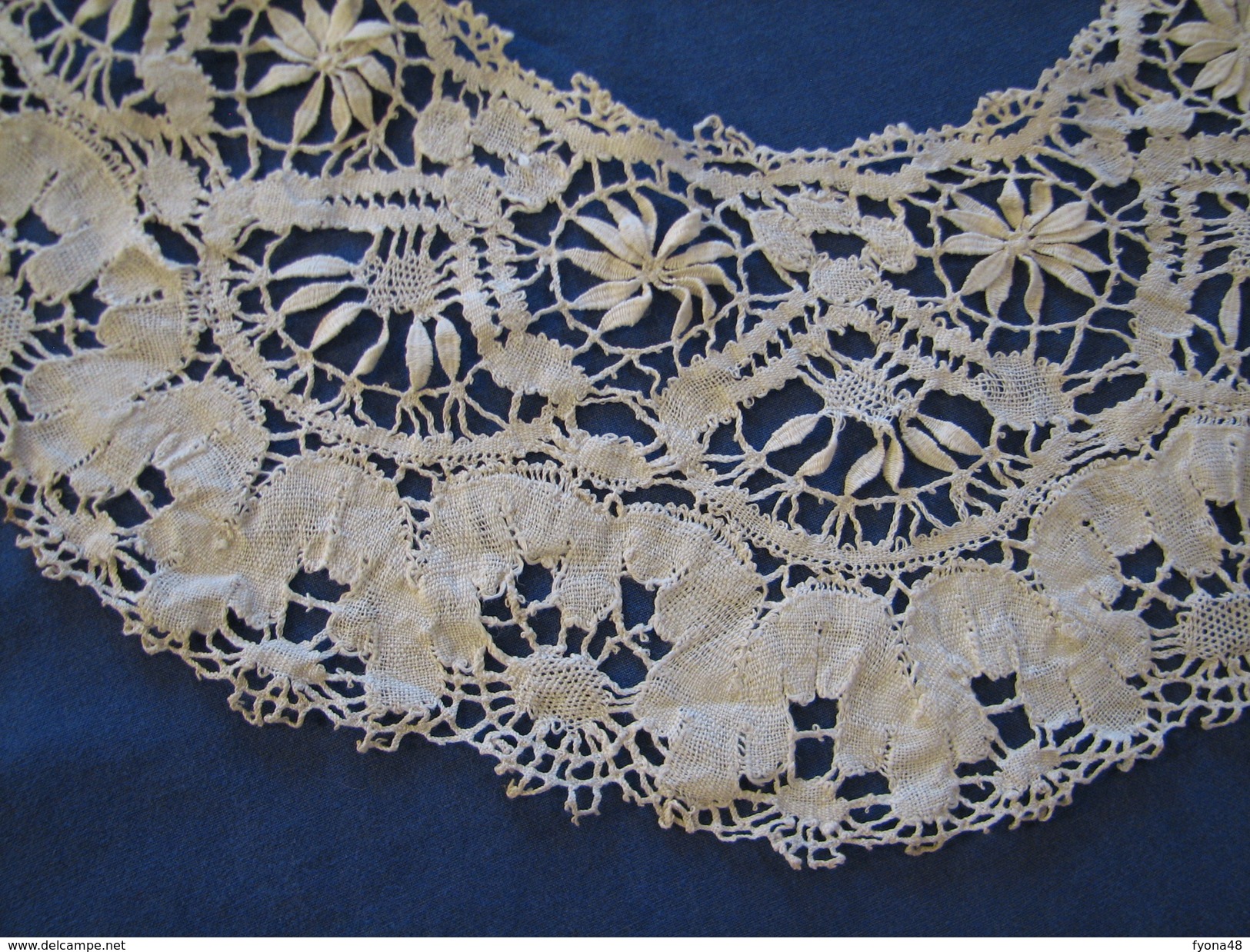 3 - Col En Dentelle Faite Aux Fuseaux - Laces & Cloth