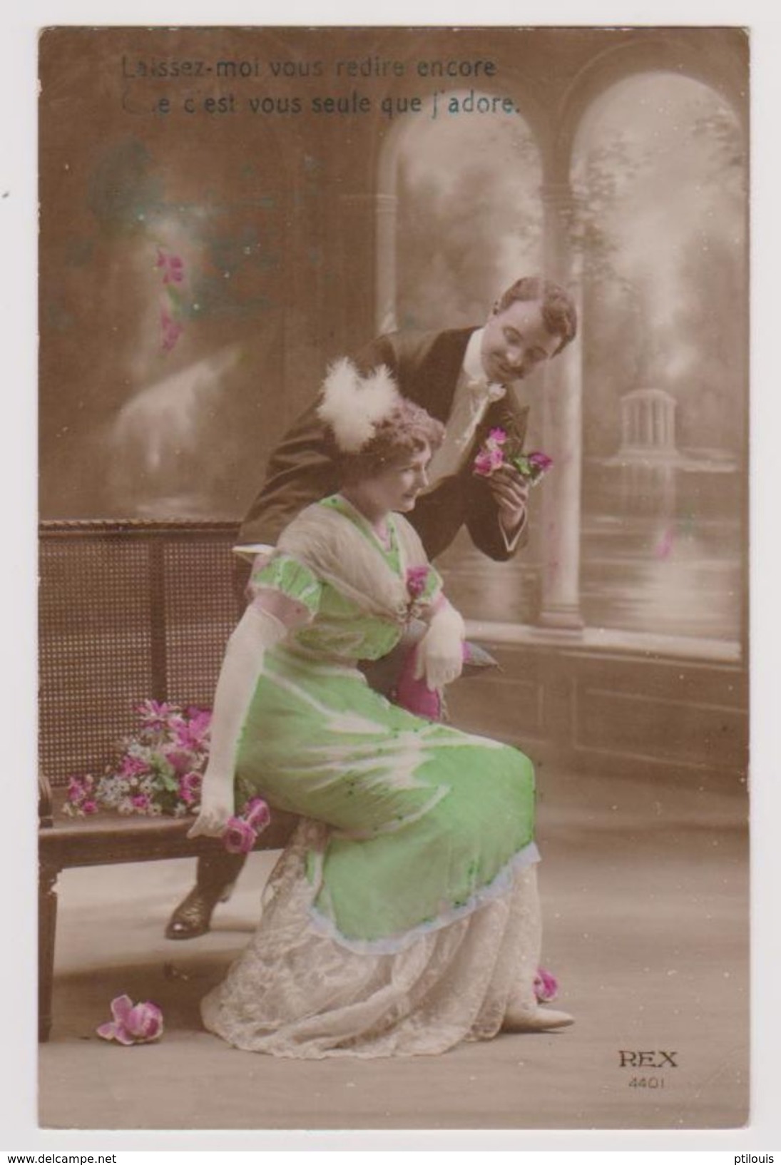 Couple, Femme Assise, Fleurs - "Laissez Moi Vous Redire Encore Que C'est Vous Seule Que J'adore" - Parejas