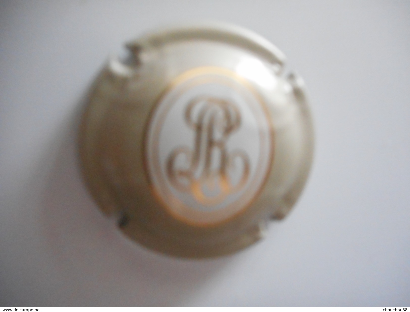 CAPSULE Champagne ROEDERER (lettres Dorées Sur Beige Clair) - Roederer, Louis