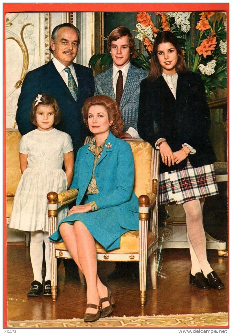 GAR-01  Famille Royale Rainier Et Grace De Monaco, Prince Albert, Caroline Et Stéphanie. Photo De Famille. Non Circulé - Familles Royales