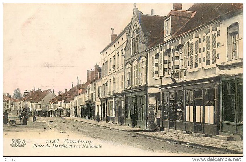 COURTENAY PLACE DU MARCHE ET RUE NATIONALE LE BUREAU DE TABAC - Courtenay