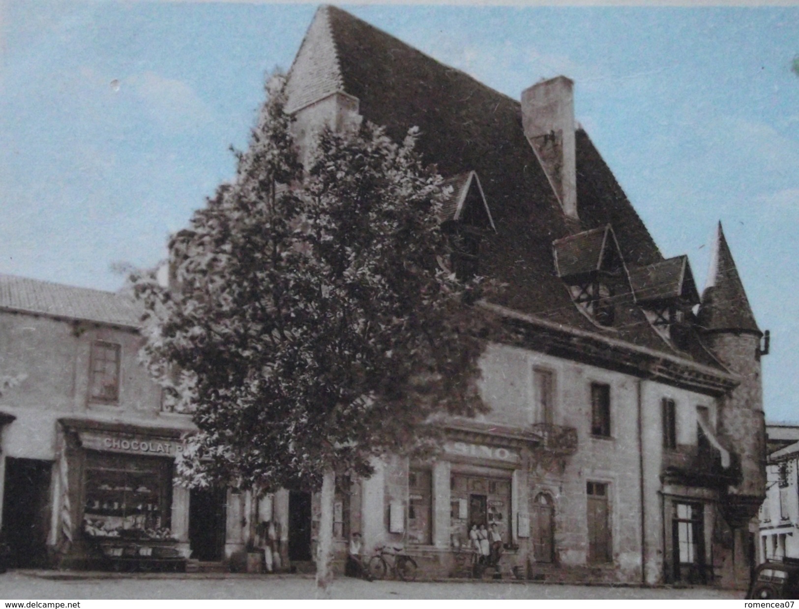 LA PACAUDIERE (Loire) - RENDEZ-VOUS De CHASSE De FRANCOIS 1er - Le PETIT-LOUVRE - Magasin CASINO - Animée - 10 Août 1949 - La Pacaudiere