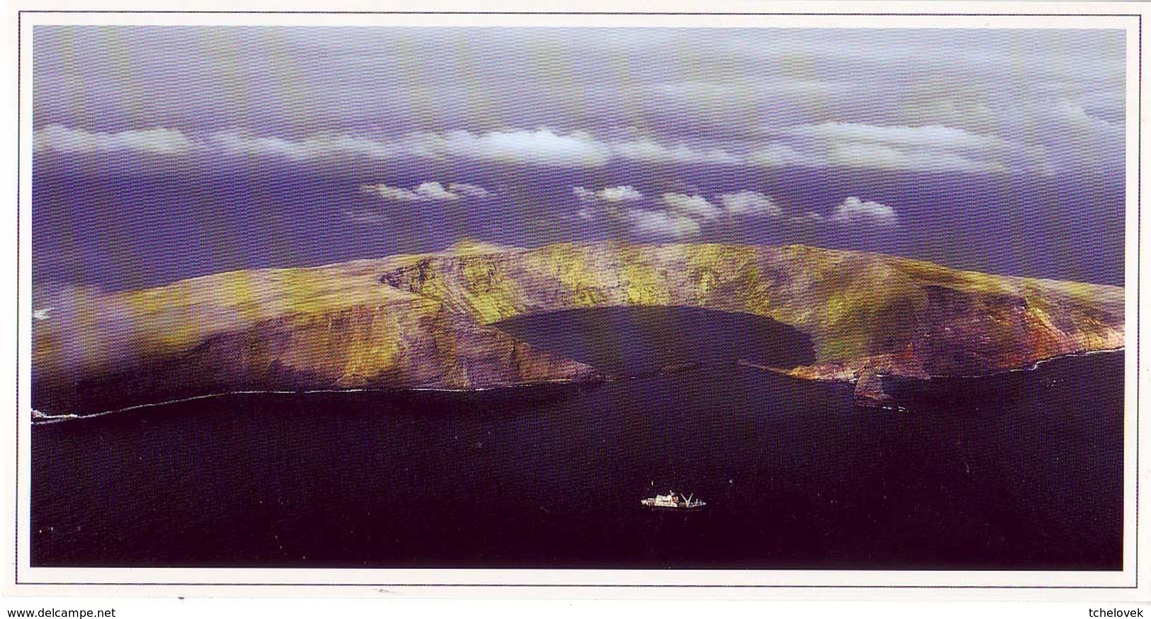 TAAF FSAT CP Marion Dufresne Devant Le Cratere De L'Ile Saint Paul GF - TAAF : Terres Australes Antarctiques Françaises