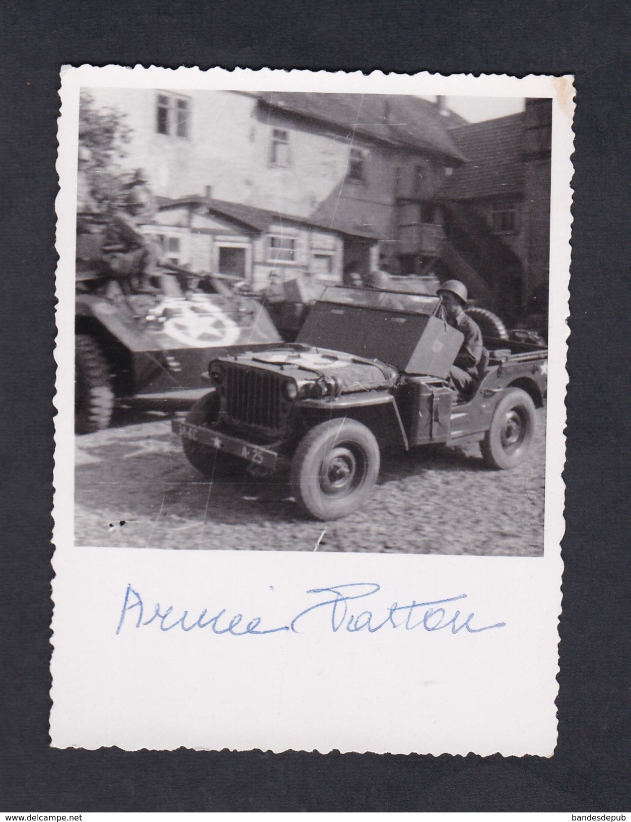 Photo Originale Guerre 39-45 Blindé Léger Et Jeep Willys De L' Armée Patton à Flavigny Sur Moselle  USA Army - Guerre, Militaire