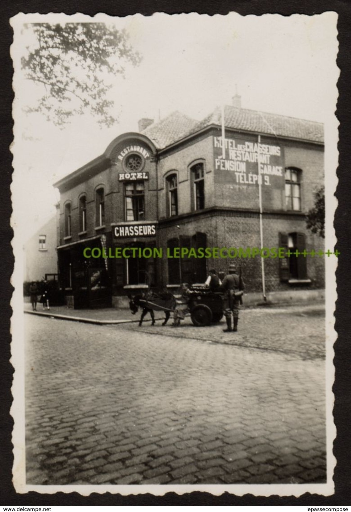 INEDIT - KALMTHOUT CALMPTHOUT -  HOTEL DES CHASSEURS - UN SOLDAT ALLEMAND OBSERVE UN LIVREUR ET SA CHARRETTE A MULE - Kalmthout