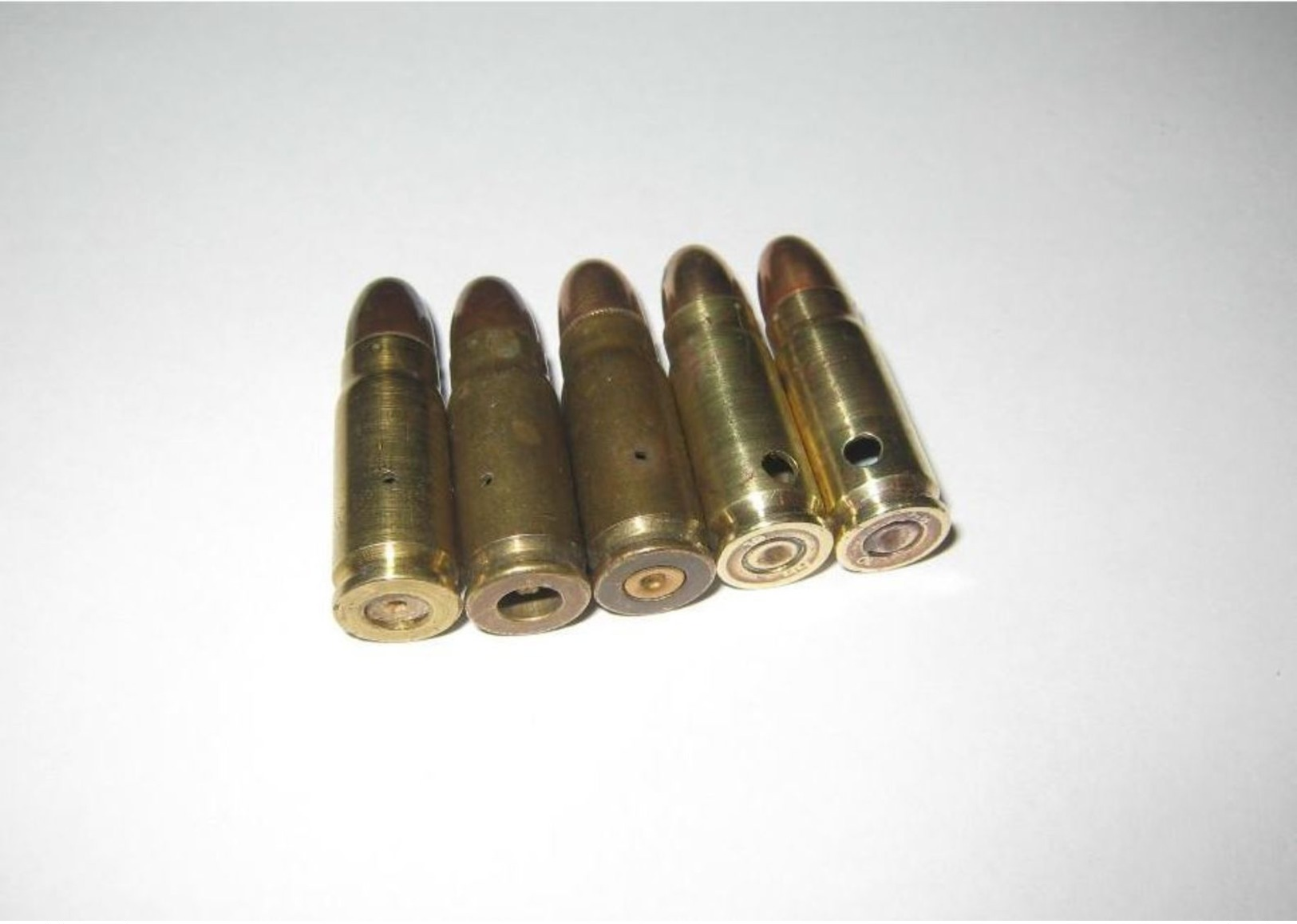 5 Cartouches NEUTRALISEES Calibre 7.63 MAUSER C96 .... - Armes Neutralisées