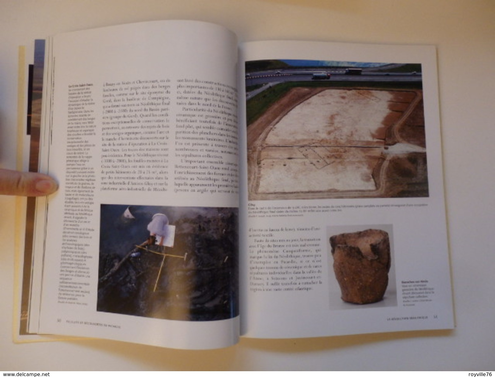 Livre sur fouilles et découvertes en Picaride par J.L Collart et M.Talon de 143 pages.