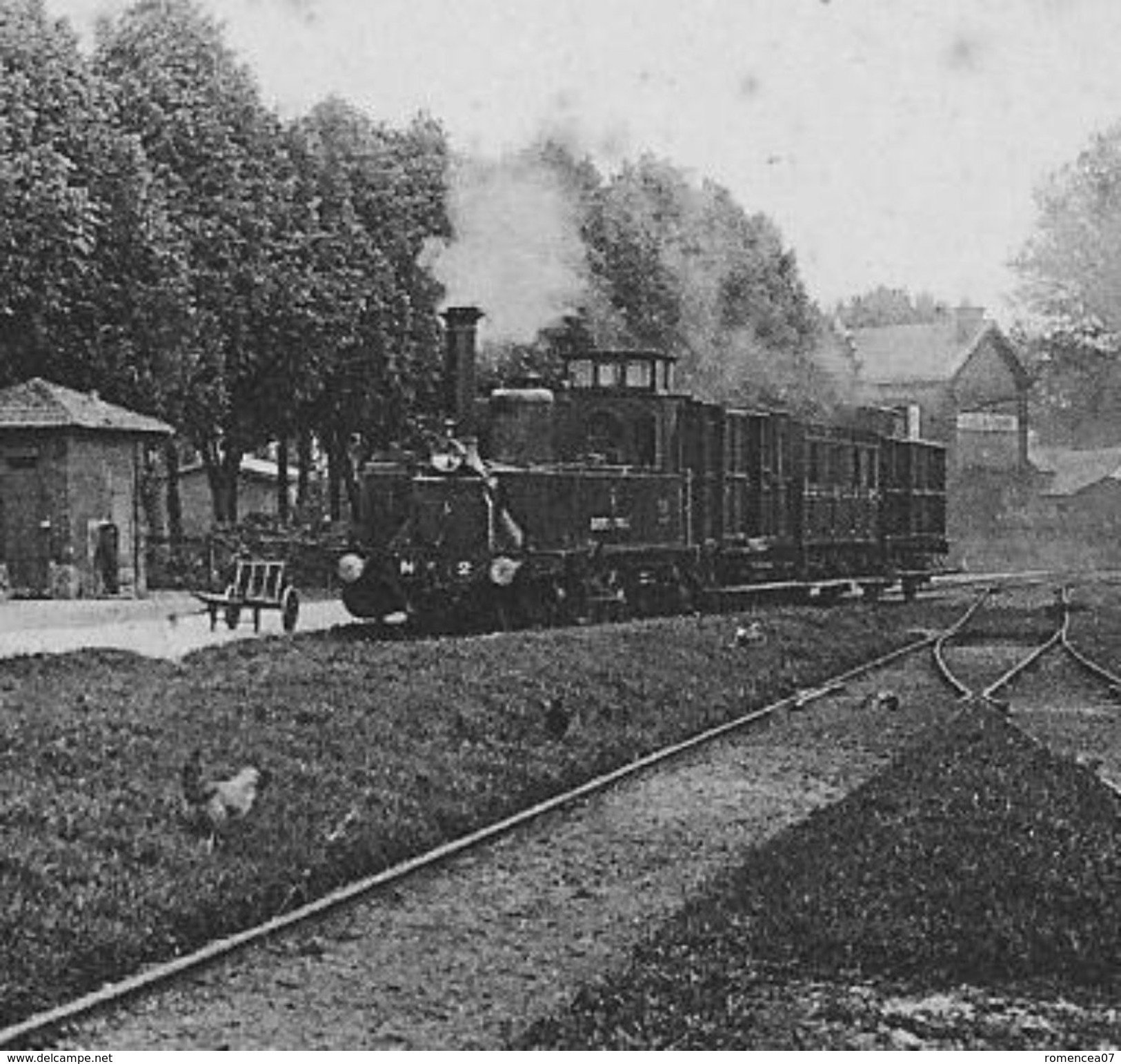 CRECY-sur-SERRE (Aisne) - La GARE - Arrivée D'un Train - Cheminots - Voyagée Le 23 Août 1907 - Tachée, Vendue En L'état - Autres & Non Classés