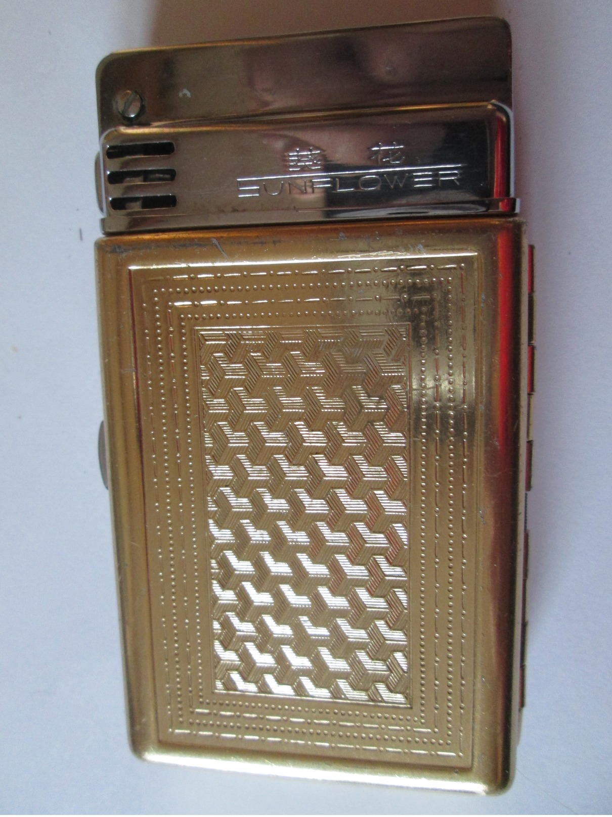 Sunflower Collector Cigarettes Box With Built-in Lighter Nonfunctional From The 60s-Made In Shanghai - Contenitori Di Tabacco (vuoti)