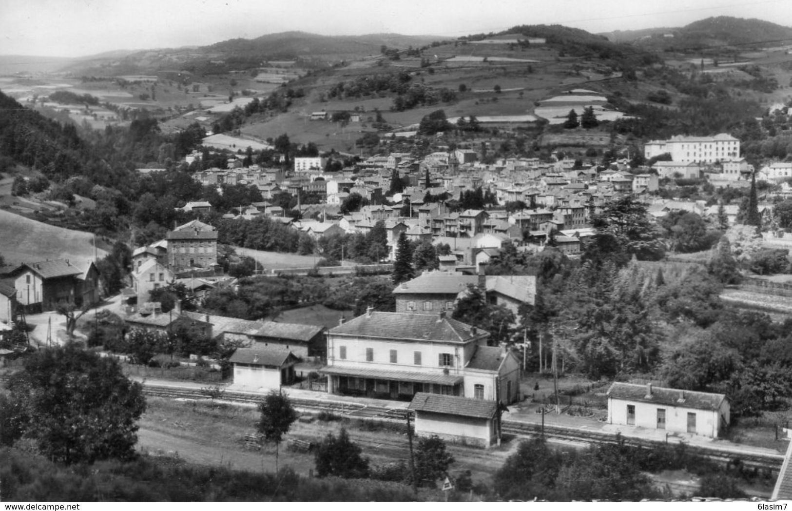 CPSM Dentellée - BOURG ARGENTAL (42) - Aspect Du Bourg Et De La Gare En 1950 - Bourg Argental