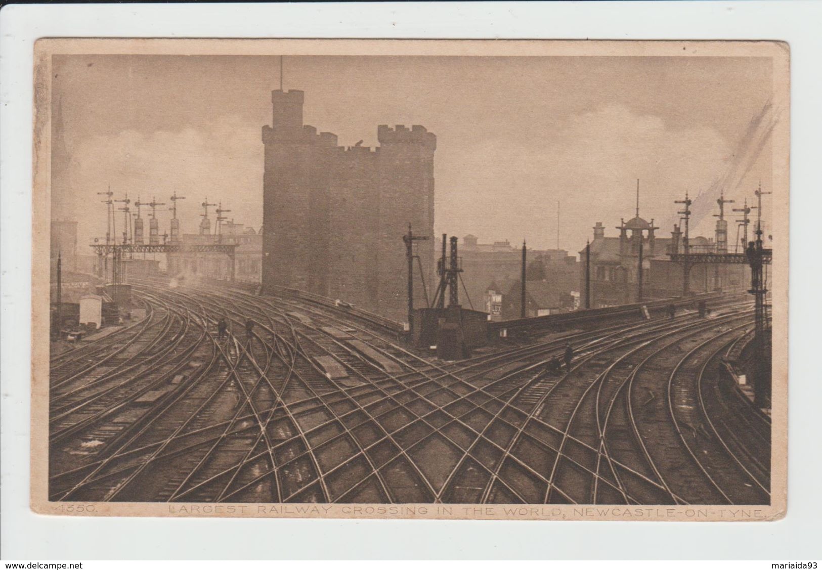 NEWCASTLE ON TYNE - ROYAUME UNI - LARGEST RAILWAY CROSSING IN THE WORLD - Newcastle-upon-Tyne