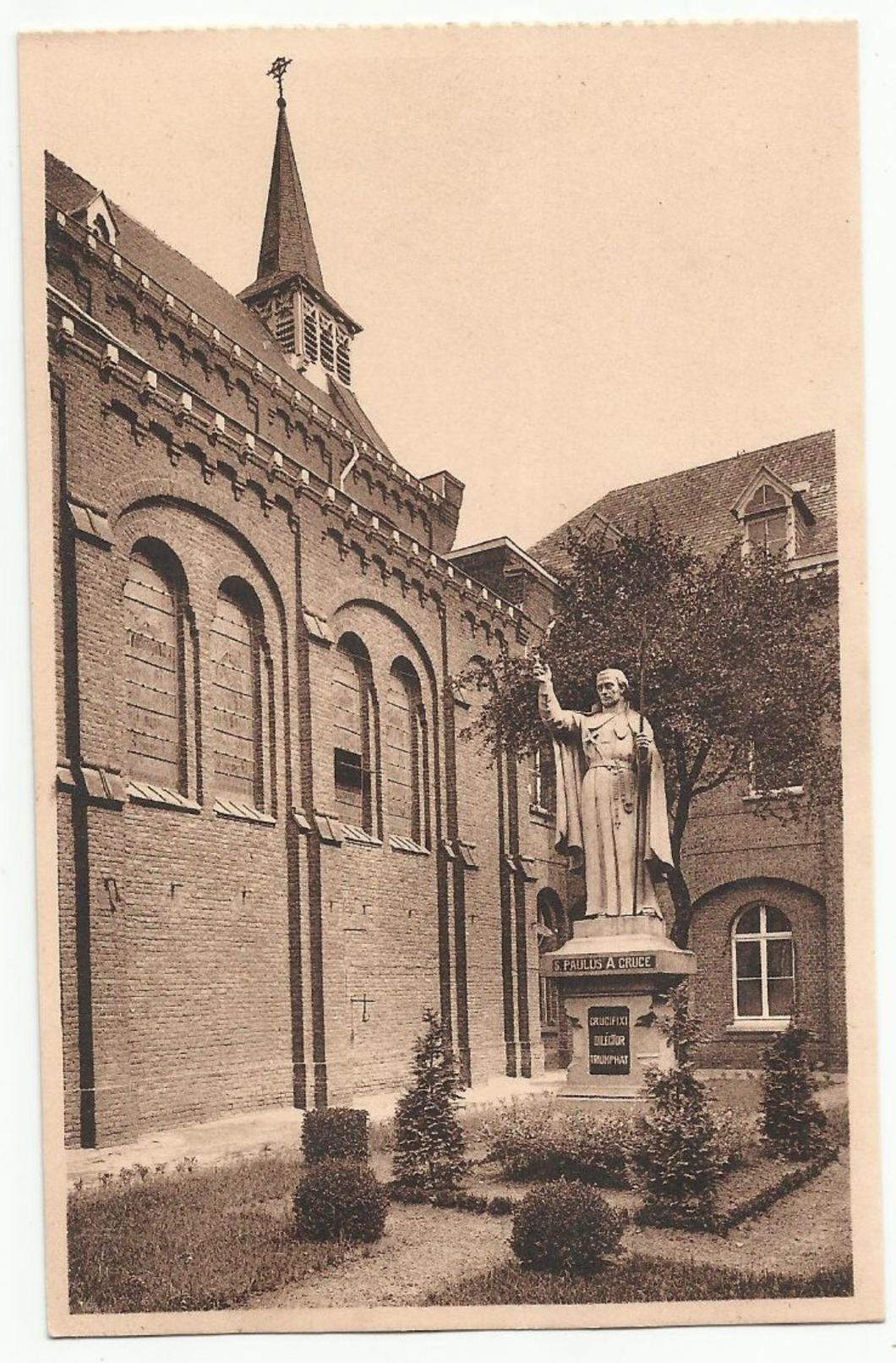 Kortrijk - Paters Passionisten - Binnenhof Met Beeld Van DenH. Stichter - Kortrijk