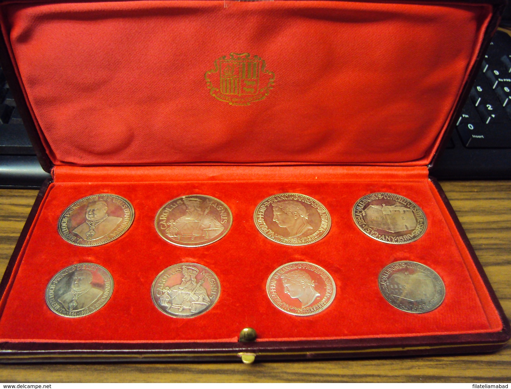 ANDORRA SERIE DE 8 MONEDAS DE PLATA FDC. AÑOS 1960-63-64 Y 1965 PRESENTADAS EN UN ESTUCHE ORIGINAL DE EPOCA.. - Andorre