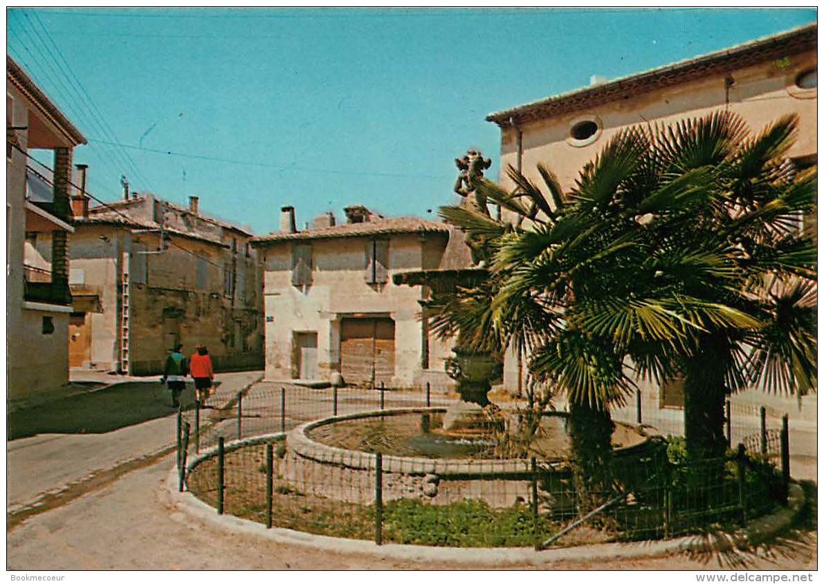 30 Aigues Vives   Place Gabriel Doumergues   écrite - Aigues-Vives