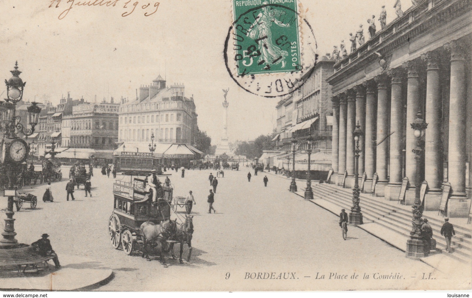 17 /1 2 / 482  -  2  CPA  DE   BORDEAUX  ( 33 ) LES  COLONNES  ROSTRALES  &  LES  QUAIS  & PLACE  DE  LA  COMÉDIE - Bordeaux