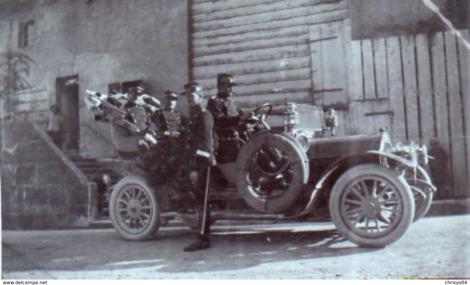 8-65Cu  Photo Suisse Marchairuz Militaires Officiers En Automobile Tacot à Identifier En 1909 - Autres & Non Classés