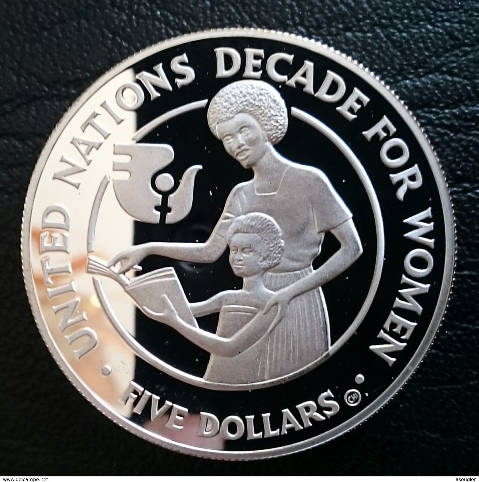 SOLOMON ISLAND 5 DOLLARS 1985 SILVER PROOF "Decade For Women" Free Shipping Via Registered Air Mail - Salomonen