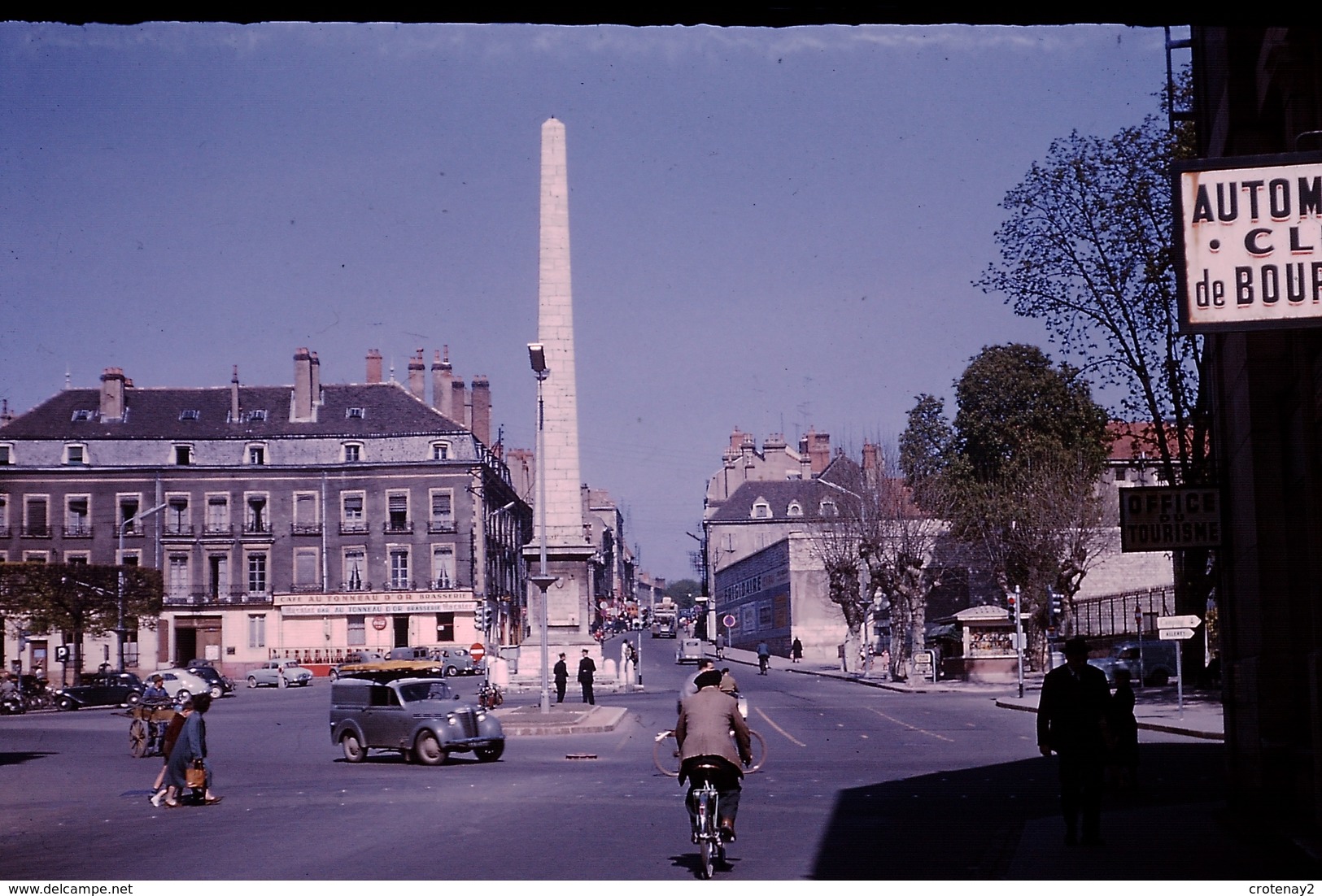 Photo Diapo Diapositive Chalon Sur Saône 1959 Obélisque Café Au Tonneau D'Or Juva 4 Pub Frigidaire VOIR ZOOM - Diapositivas