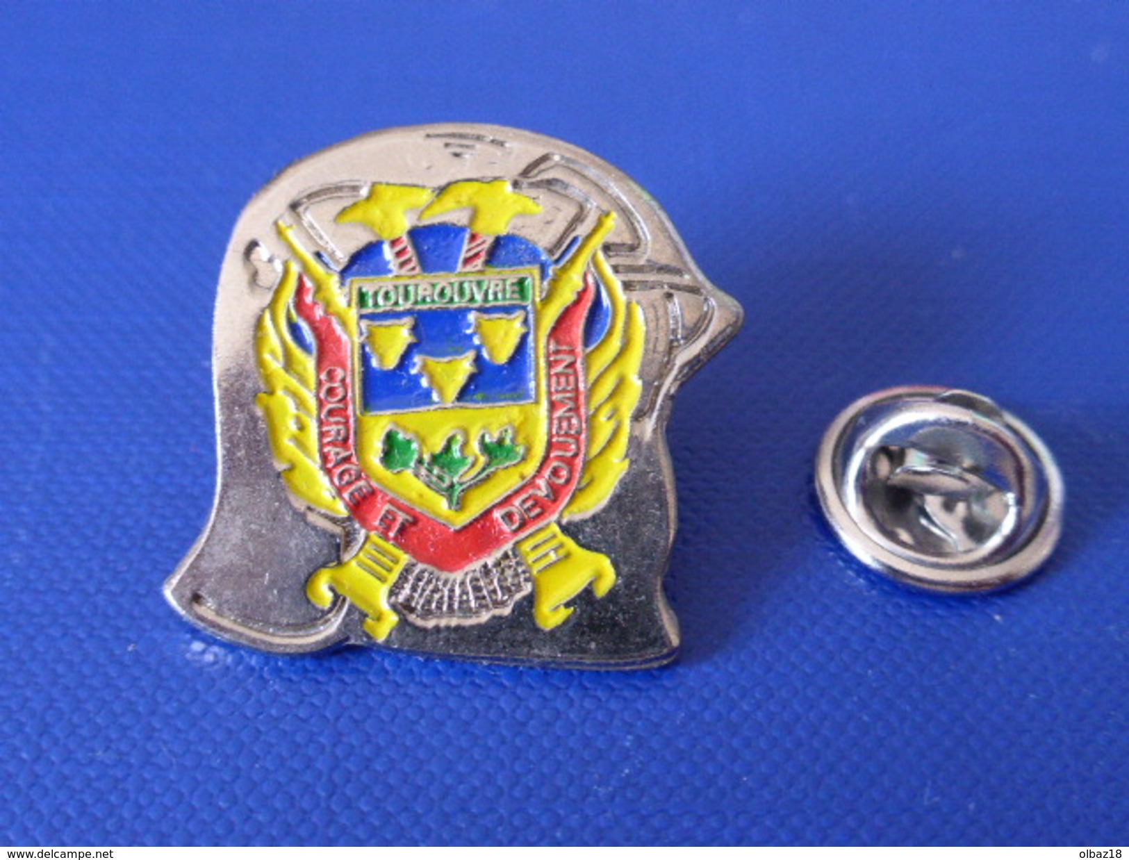 Pin's Sapeurs Pompiers Tourouvre Orne Normandie - Casque Blason écusson - Courage Et Dévouement (KD64) - Pompiers