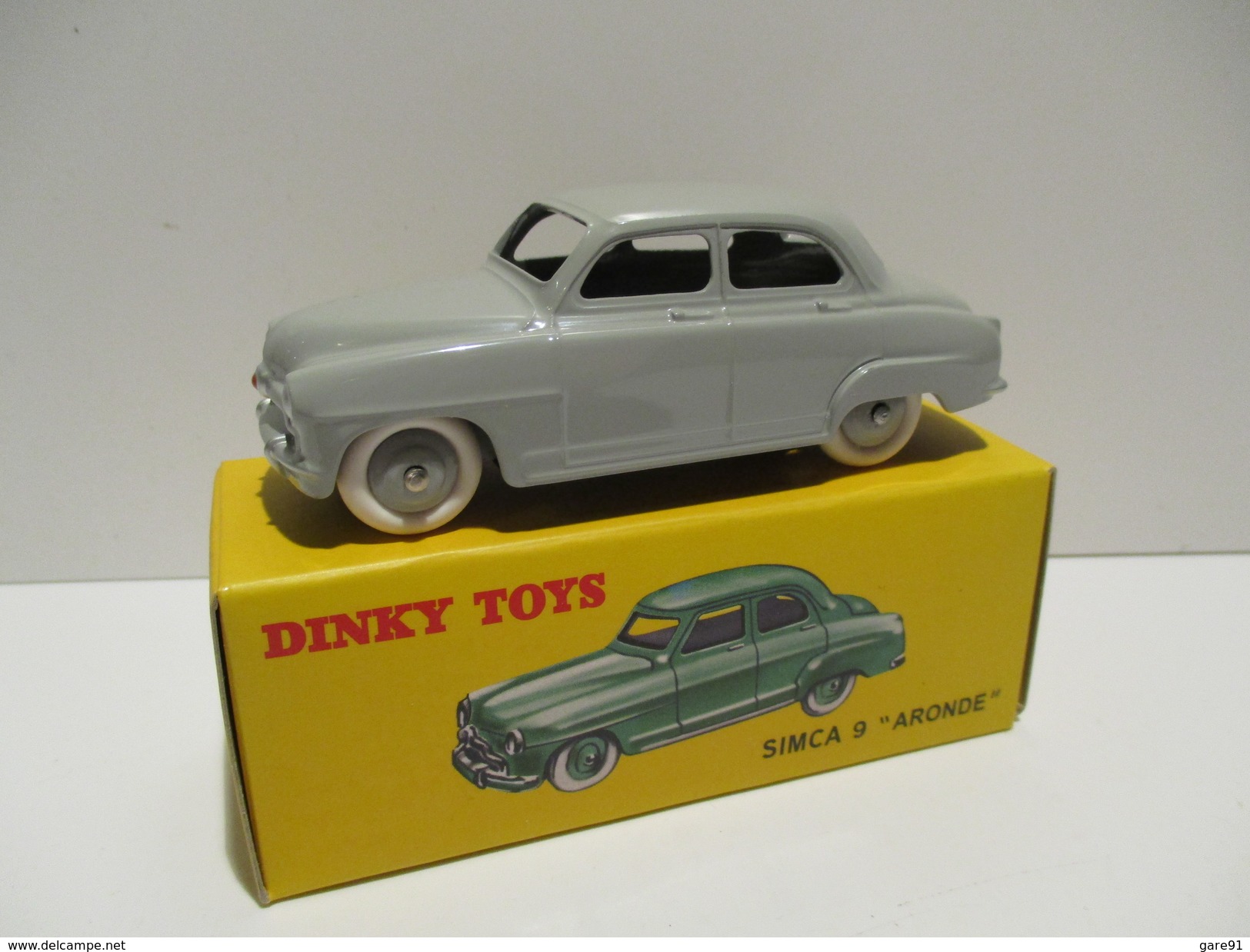 DINKY TOYS ATLAS  : SIMCA 9 ARONDE - Autres & Non Classés