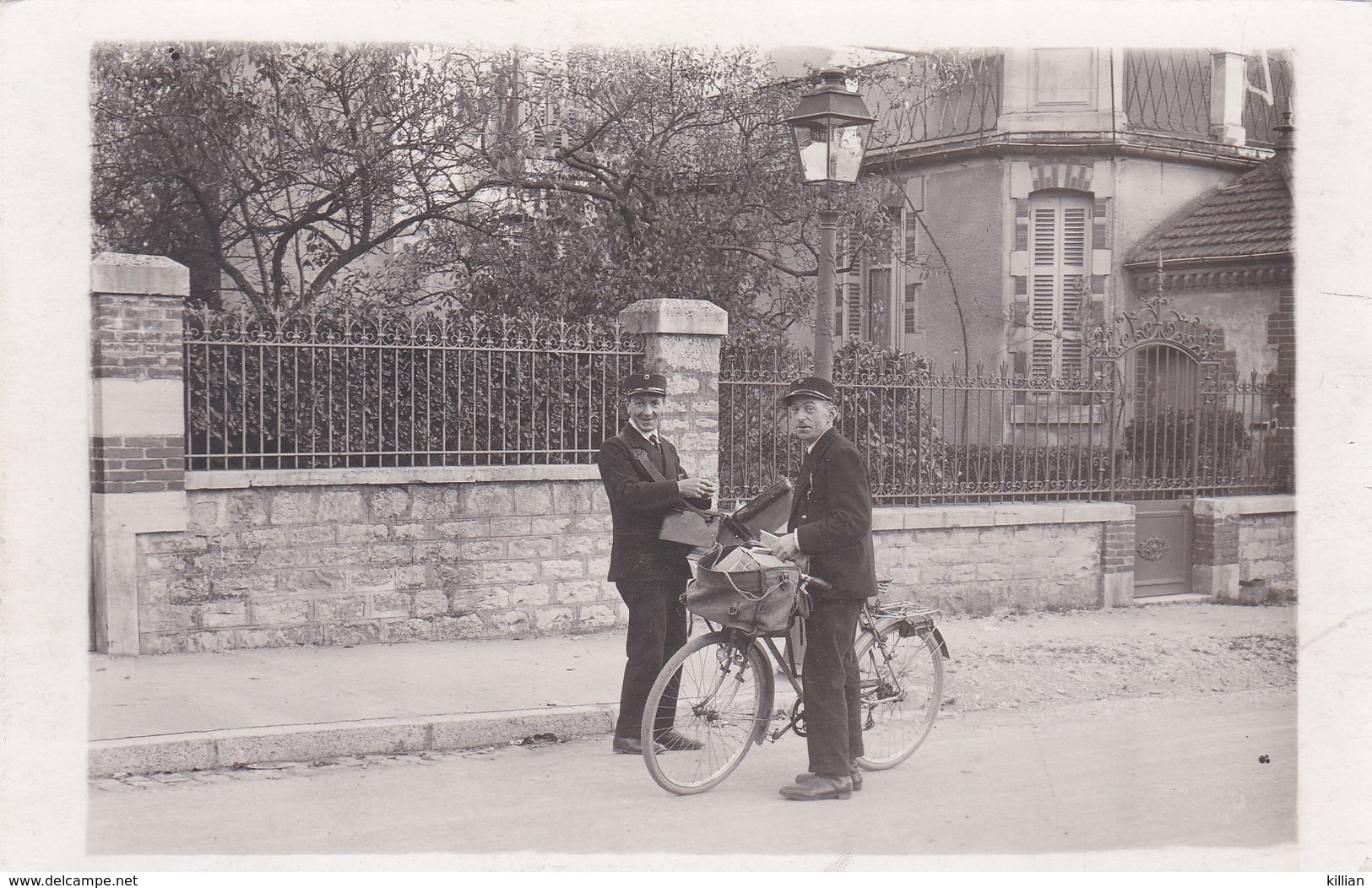 Carte Photo A Situer Facteur - Postal Services