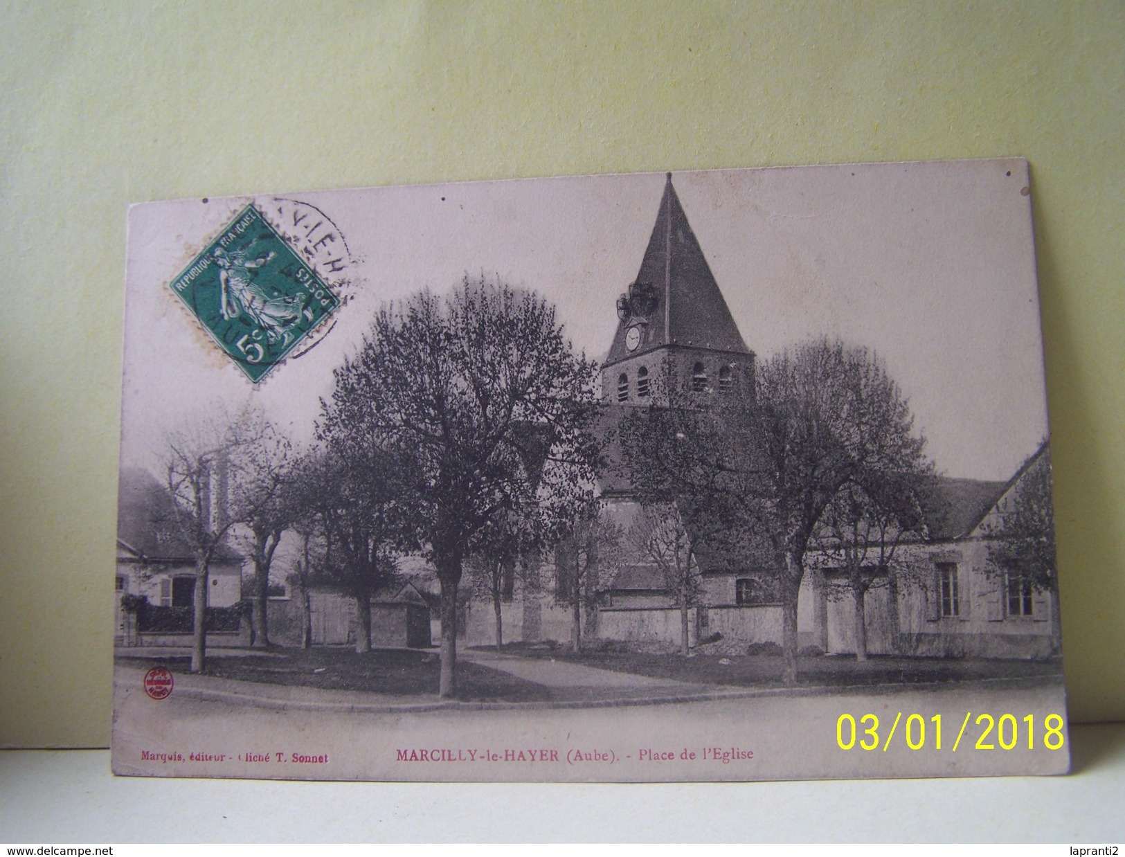 MARCILLY-LE-HAYER (AUBE) LES ARBRES. PLACE DE L'EGLISE. - Marcilly