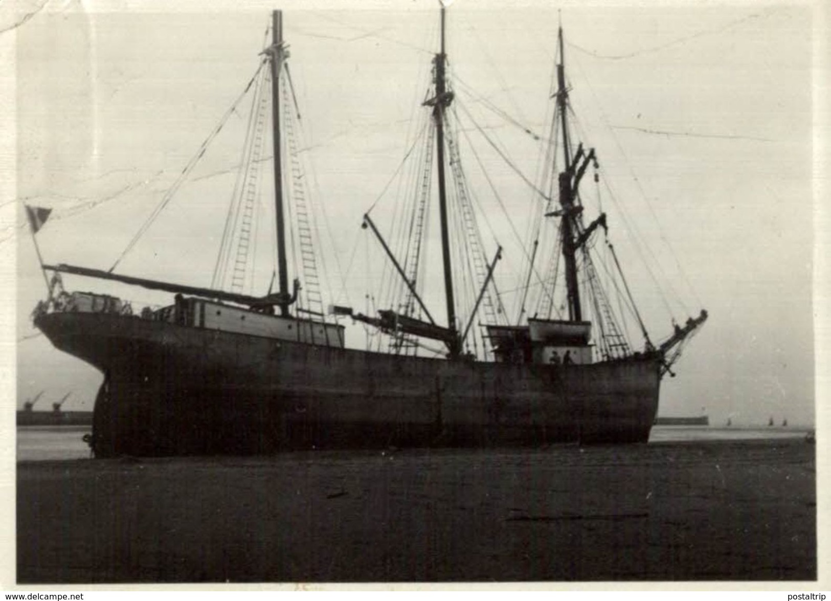 A ZEEBRUGGE  SOME CRACKS   +- 6* 8.5 CM  REAL PHOTOGRAPH BOAT BARCO  BOAT Voilier  Velero  Sailboat - Barcos