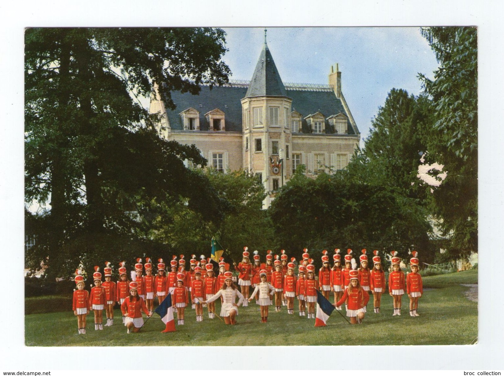 Majorettes De L'Aubois, La Guerche (-sur-l'Aubois), P. Lavoie, Directeur, Studio R. Case - La Guerche Sur L'Aubois