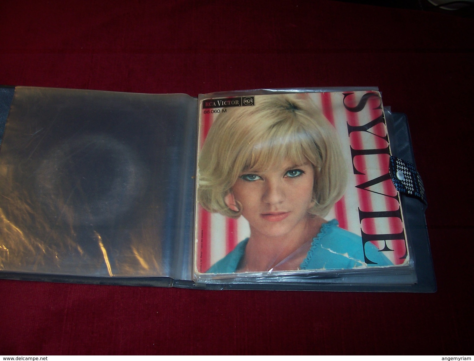 LOT  11 DISQUES  VINYLES OCCASION EN  45 TOURS DE SYLVIE VARTAN    AVEC CLASSEUR - Collections Complètes