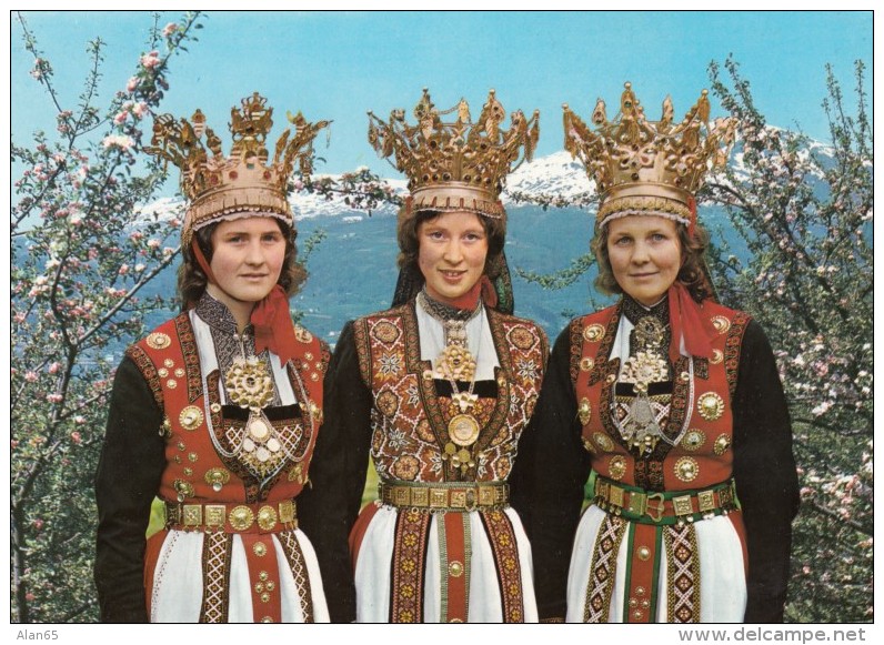 Hardanger Norway Traditional Wedding Dresses, Norwegian Fashion, C1970s/80s Vintage Postcard - Norvège