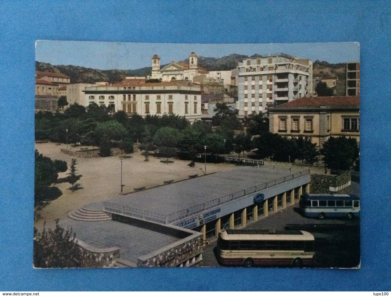 CARTOLINA FORMATO GRANDE VIAGGIATA NUORO PIAZZA VITTORIO EMANUELE STAZIONE PULMAN AUTOBUS CORRIERE - Nuoro