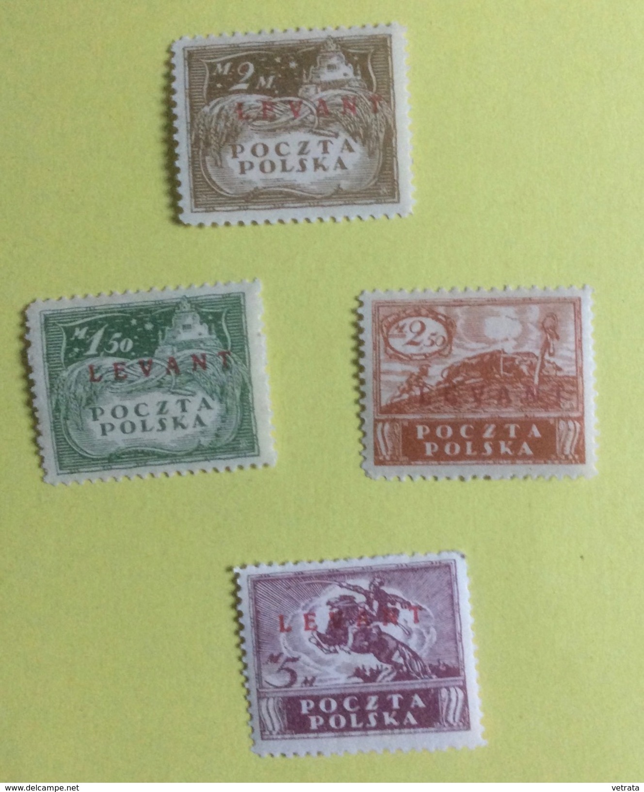 4 Timbres  : Pologne (Polska - Levant ) Avec Charnière - Levant (Turquía)