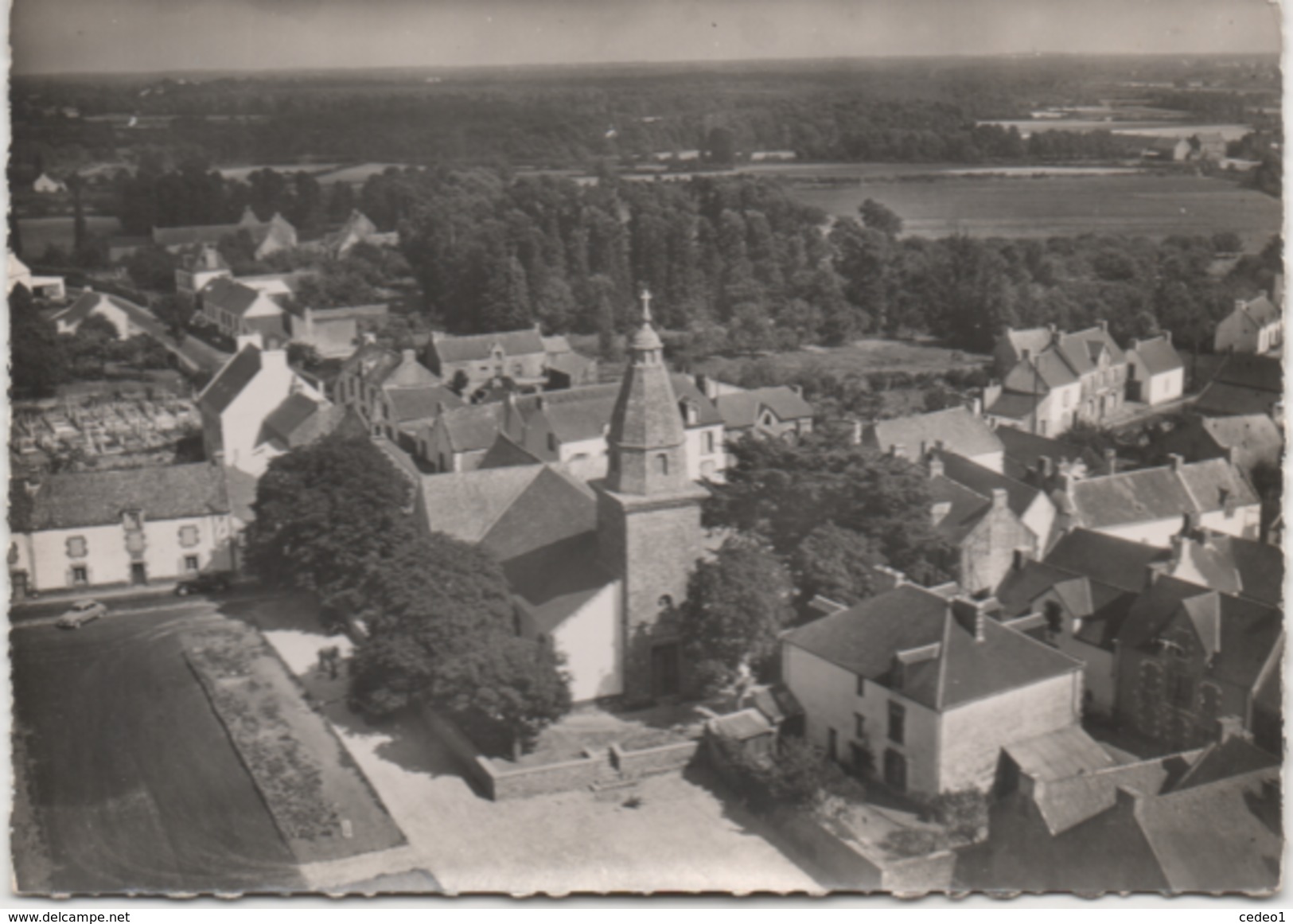 ERDEVEN  EN AVION AU DESSUS  L'EGLISE - Erdeven