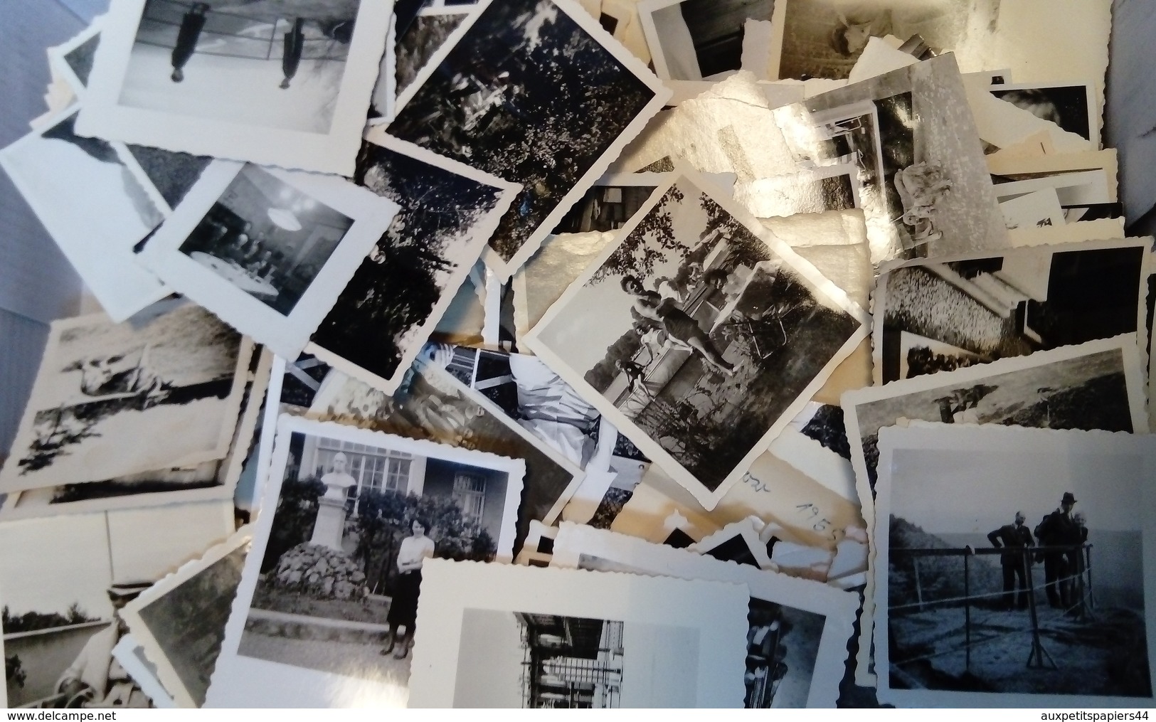 Gros Lot D'environ 1.500 Kg De Petites Photos Non Triées Format 5.5 Cm à 99% 1900 à 1960 - 99.9 % De Noir & Blanc - Albums & Collections