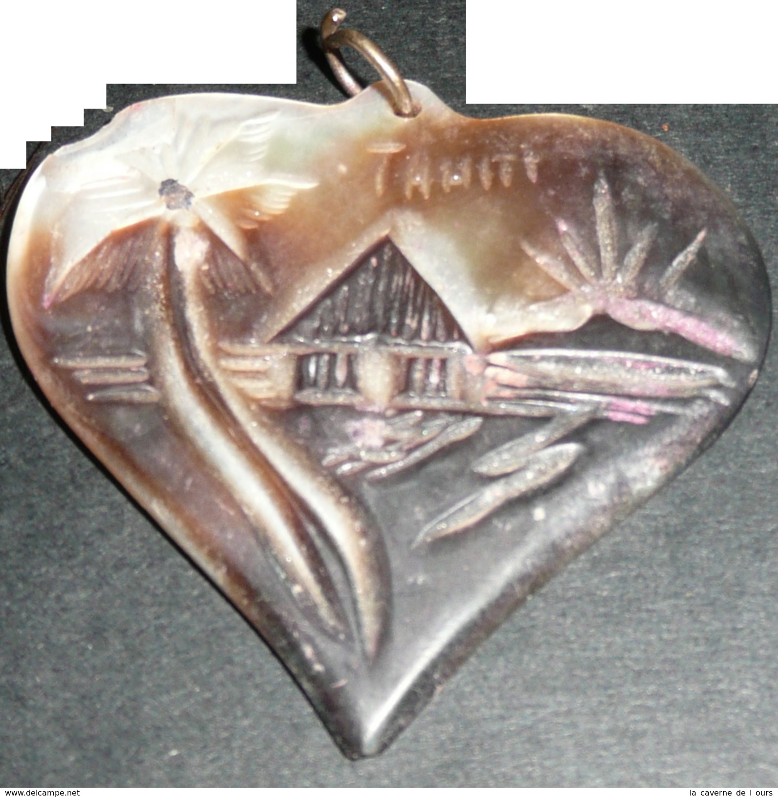 Rare Pendentif Gros Coeur En Nacre Gravée Sculptée, Tahiti - Pendentifs