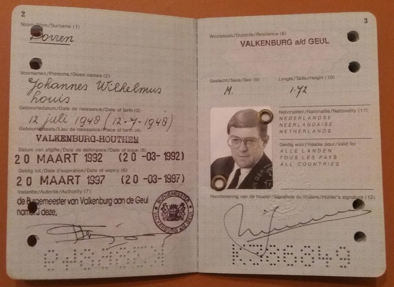 Passport Netherlands 1992 Exp 1997 Inks Jamaica,Gambia,Senegal,Venezuela,UK,US - Documents Historiques