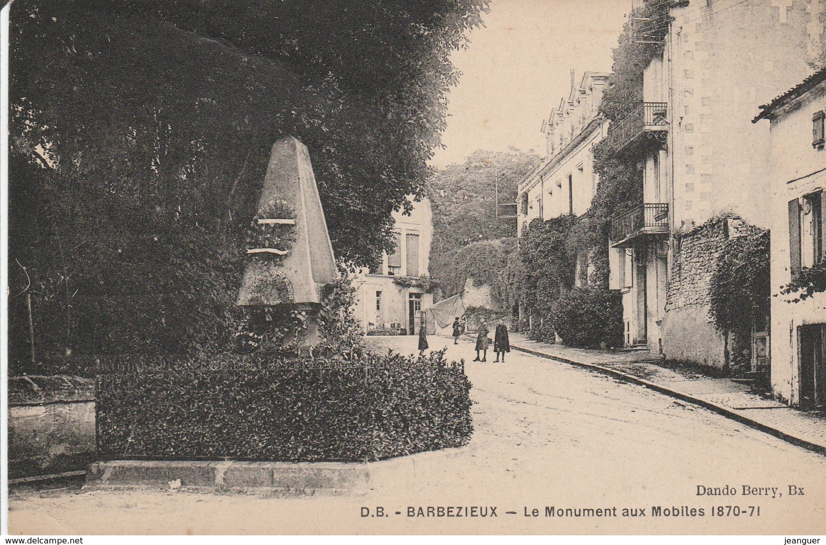 BARBEZIEUX  Le Monument Aux Mobiles (1870) - Autres & Non Classés