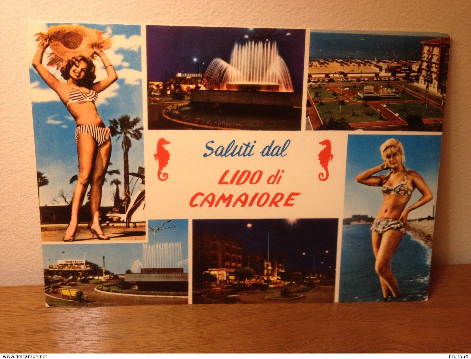 Cartolina Saluti Dal Lido Di Camaiore Pin Up Vedutine Lucca Viaggiata 1972 Timbro 17° Fiera Del Libro Viareggio - Empoli