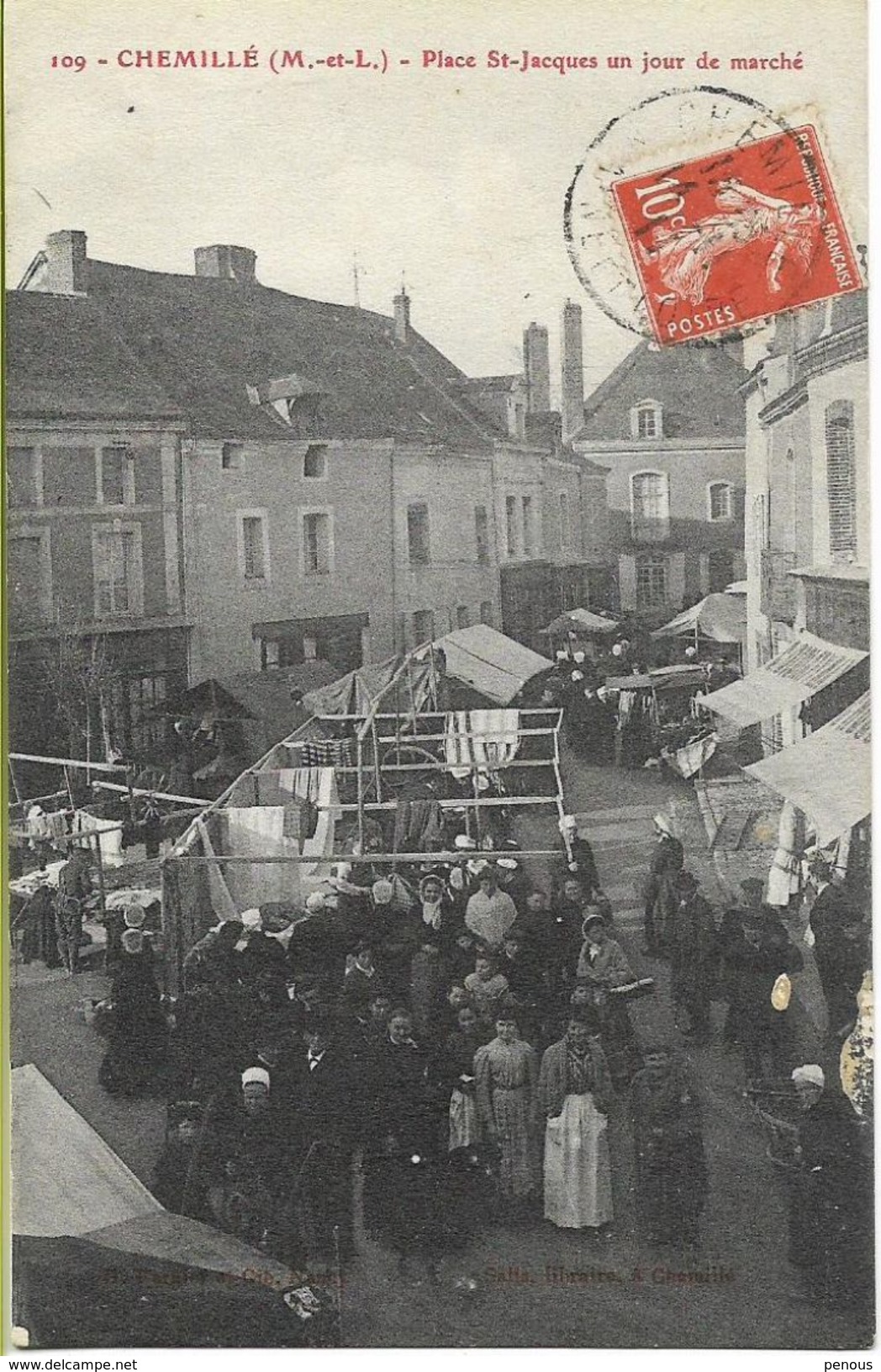 CHEMILLE  Place Saint Jacques Un Jour De Marché - Chemille