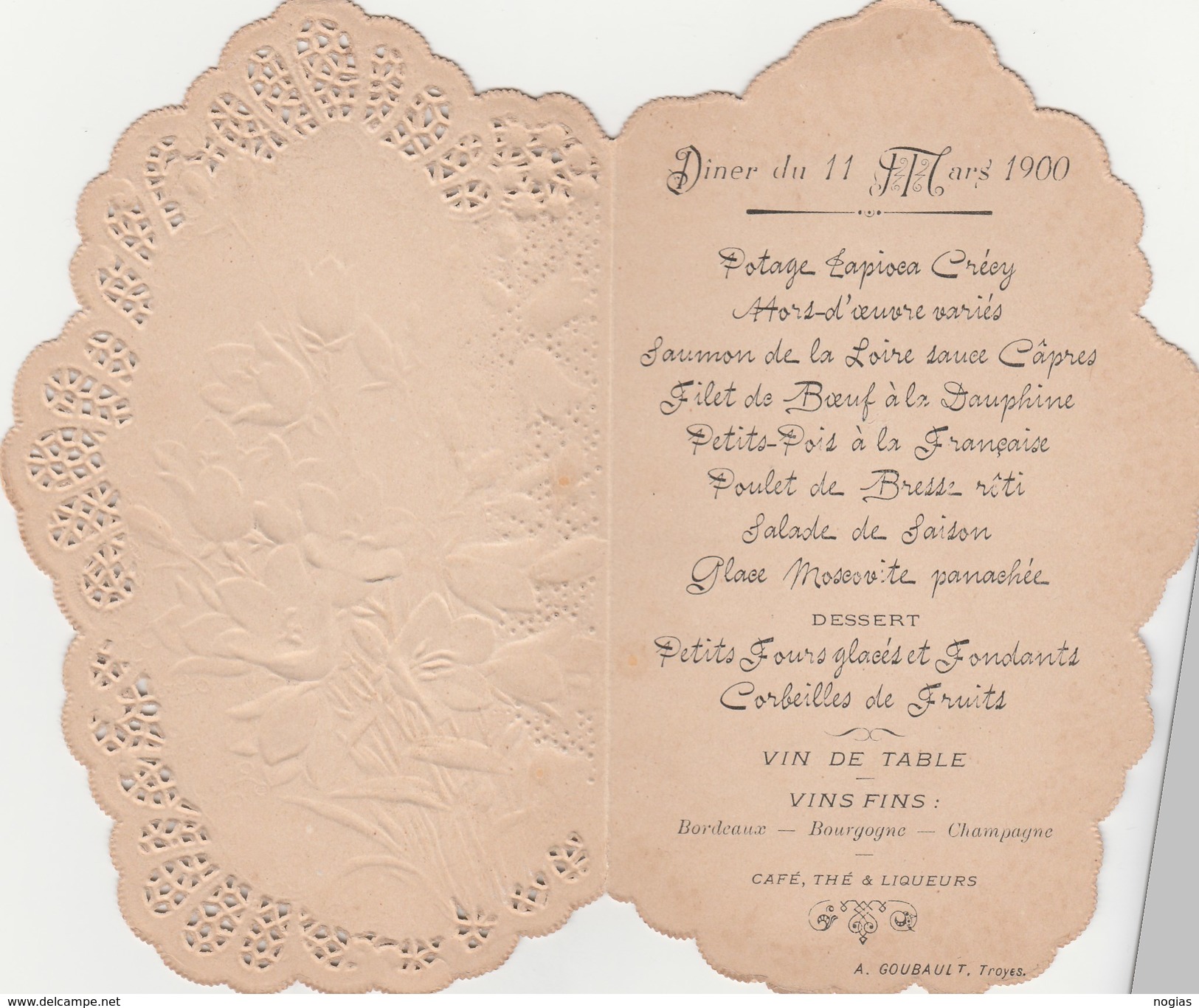 SUPERBE ET RARE MENU - DINER DU 11.03.1900 - BOUQUET  DE FLEURS AVEC SON FEUILLAGE VERT,COLORISE,EN RELIEF,DENTELE,INSCR - Menus