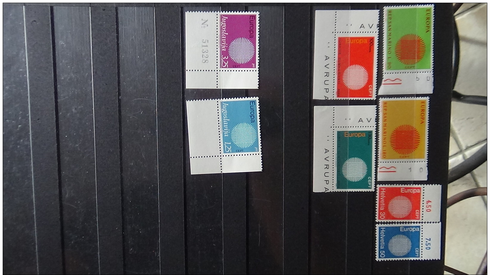 Album de timbres tous ** (qqs obl) EUROPA dont grosses valeurs. Voir commentaires !!!