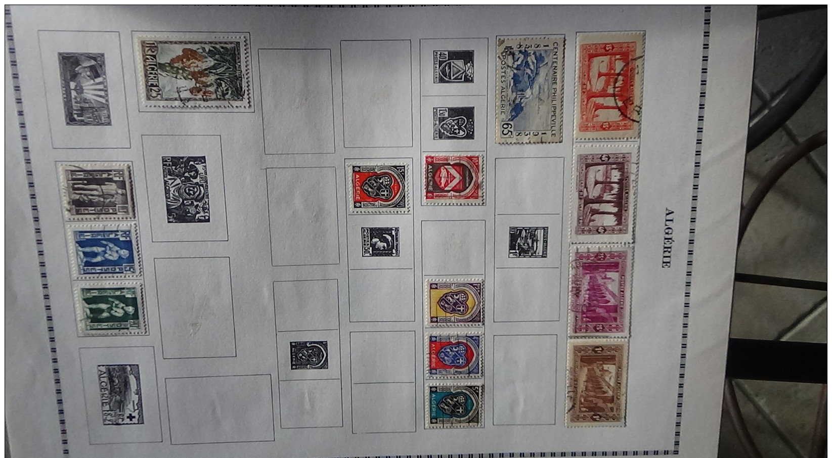 Album de 1ers timbres oblitérés du monde + colonies françaises Voir commentaires !!!